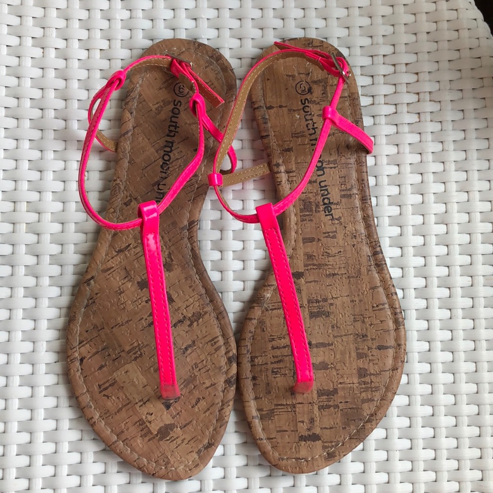 South moon under sandals